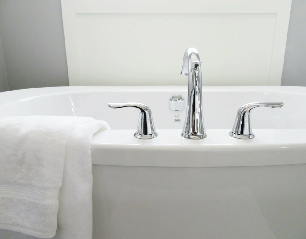 soaking tub vs regular tub