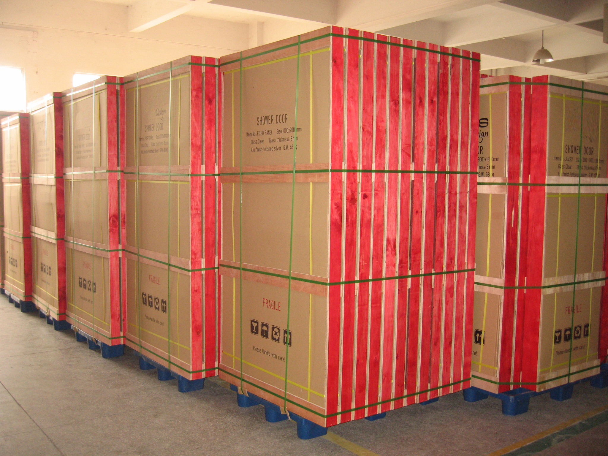 Individual shower door packaging crates with labels for 8mm clear glass panels and FRAGILE handling icons