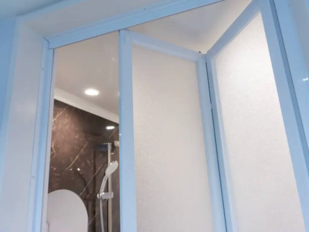 small bathroom shower door ideas 4